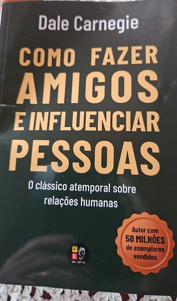 Capa de Como Fazer Amigos e Influenciar Pessoas