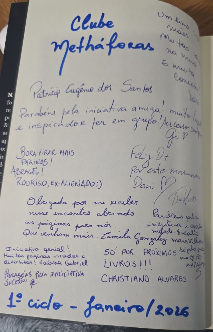 Página do livro do 1º ciclo assinada pelos participantes, com recados escritos à mão
